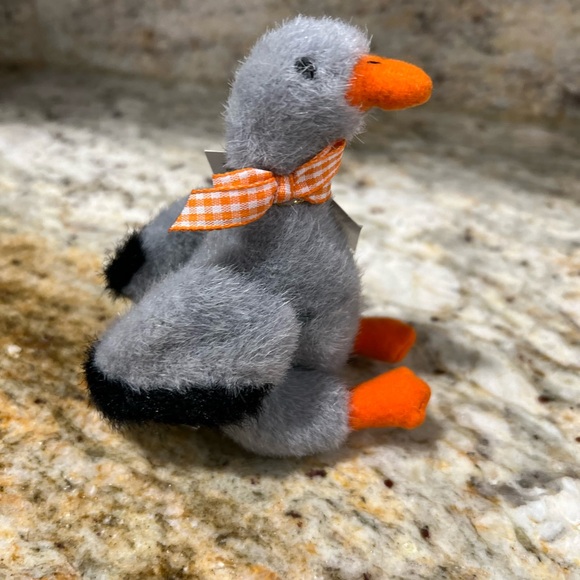 Lucy The Goose From Authentic Muffy VanderBear FARM
FRIENDS Collection - Picture 2 of 9